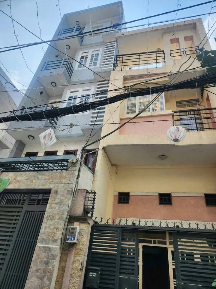 Nhà 3 tầng Huỳnh Văn Bánh, Phú Nhuận 75m² giá 13.5 tỷ - Định cư bán gấp!