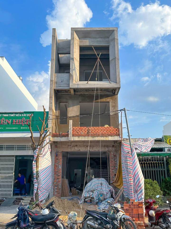 Nhà 1 Trệt 2 Lầu KDC Hồng Loan 6A Cần Thơ 80m² giá 5.999 tỷ - Full nội thất cao cấp!