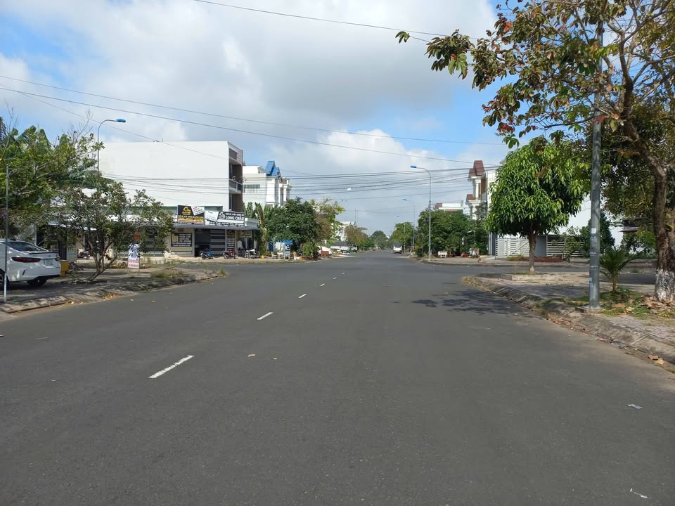 Đất nền Cái Răng 100m² giá 4.2 tỷ - Vị trí đẹp, tiện ích xung quanh