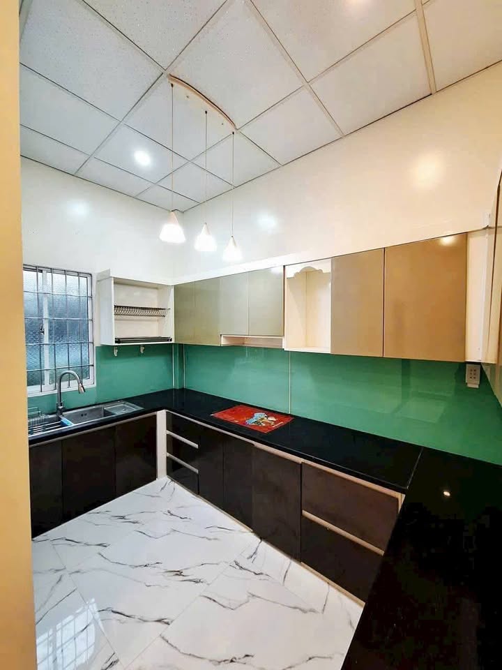 Nhà phố Rạch Giá, Kiên Giang 119m² giá 2.65 tỷ - Đối diện công viên, tặng nội thất!