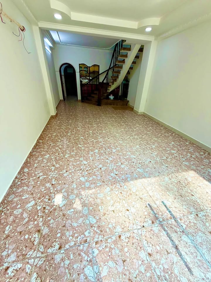 Nhà mặt tiền kinh doanh đường 3/2 quận 11, 67m² giá 32 triệu - Cơ hội đầu tư lý tưởng!