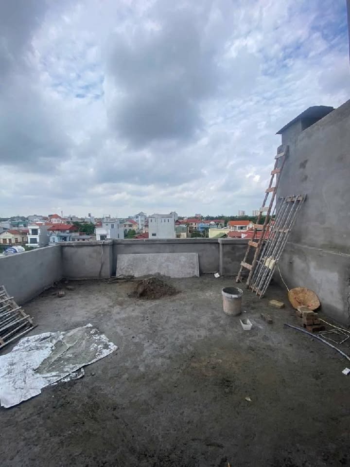 Nhà 5 tầng mới Đông Dư - 40m² giá 7.7 tỷ - Ô tô vào nhà!