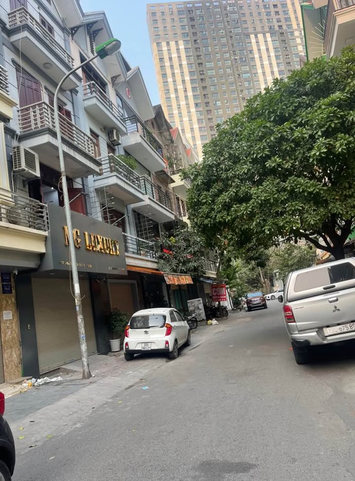 Nhà phố LK Văn Quán 80m² - Vị trí đắc địa, nội thất tặng kèm!