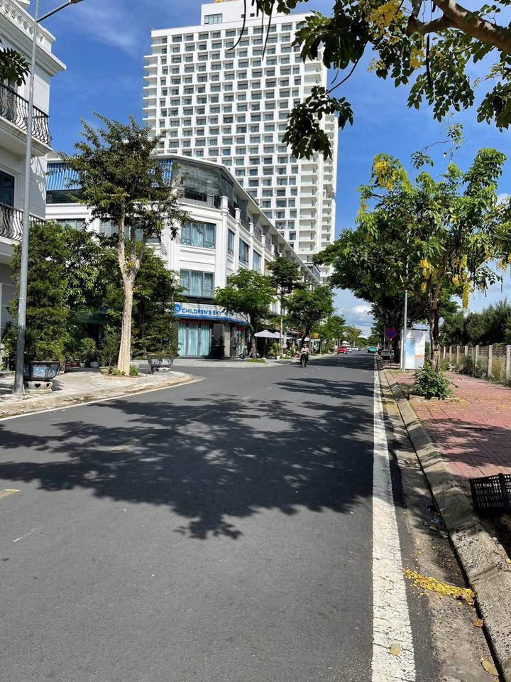 Shophouse Apec 4 tầng đường Nguyễn Văn Huyên 70m² giá 6.8 tỷ - Vị trí đắc địa gần biển!