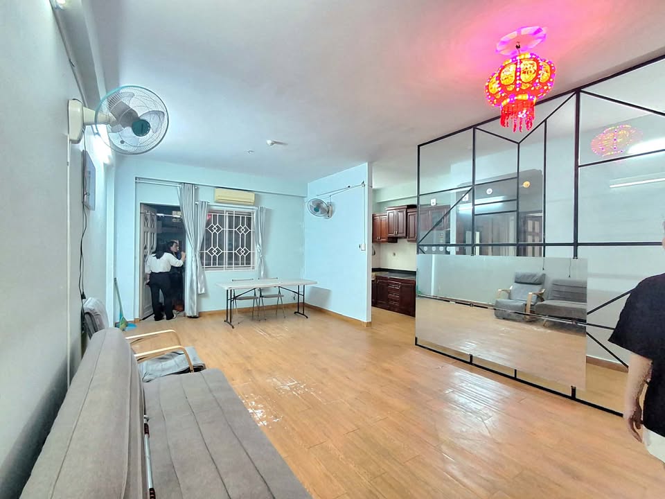 Chung cư Bùi Tư Toàn, An Lạc, Bình Tân 76m² giá 2.4 tỷ - Nội thất cao cấp tặng kèm!