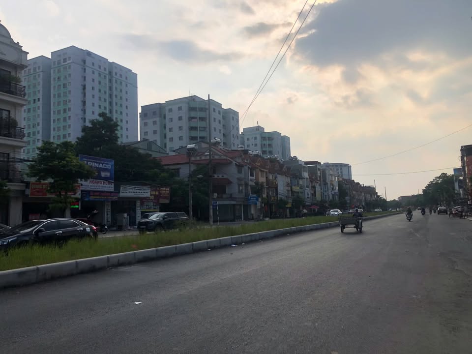 Nhà 3 tầng đường Nguyễn Tất Thành, Vĩnh Yên, Vĩnh Phúc - Diện tích 100m² - Kinh doanh đắc địa!