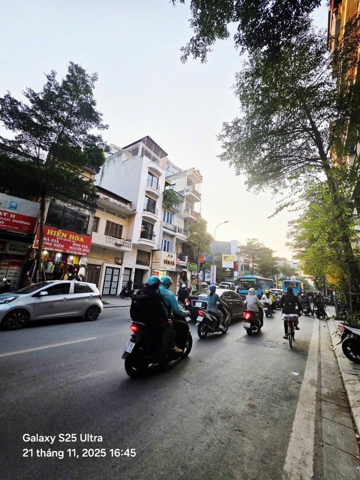 Nhà mặt phố Khâm Thiên, Đống Đa 52m² giá 10.9 tỷ - Cơ hội đầu tư tuyệt vời!