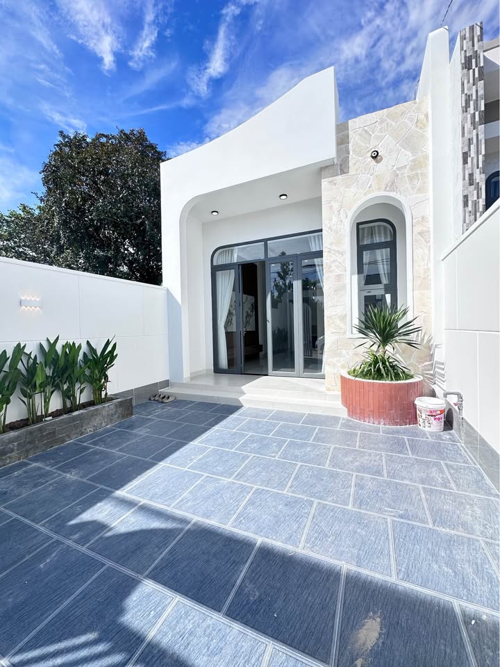 Nhà phố hiện đại tại Hòa Thành, Tây Ninh 125m² giá 1.59 tỷ - Nội thất sang trọng!