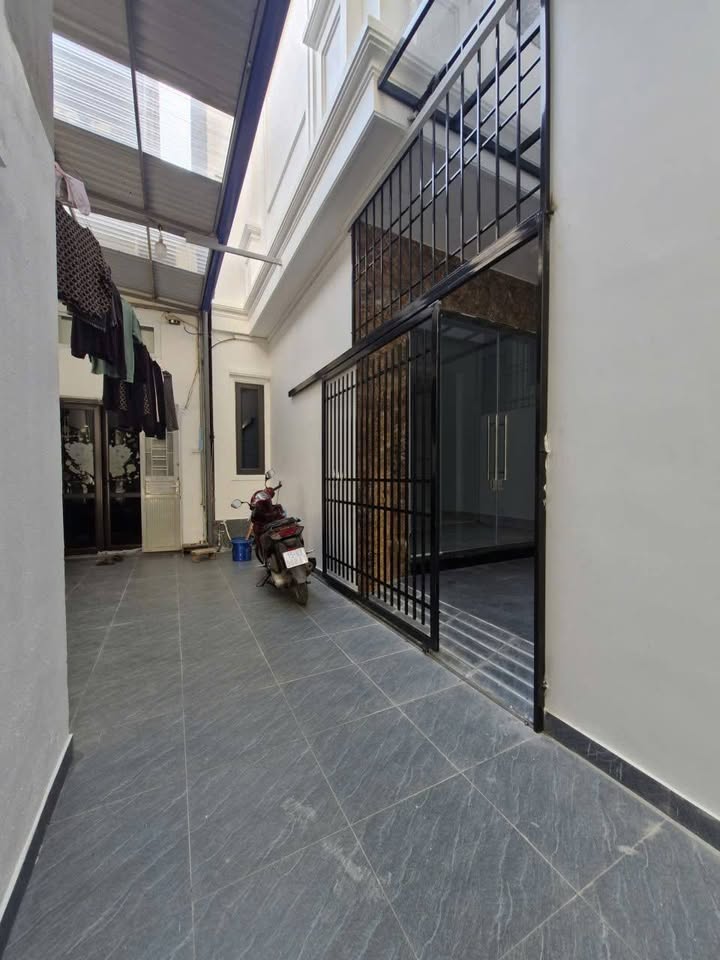 Nhà 4 Tầng Độc Lập Mới Xây Trên Đường Phương Lưu - Giá 3.6 Tỷ - Sẵn Sàng Đón Chủ Mới!