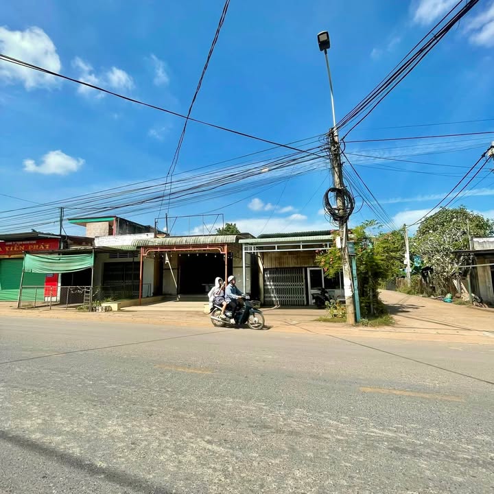 Nhà cấp 4 mặt đường Nguyễn Hoàng Trảng Bom 304m² - Đang kinh doanh Bida, giá 3 tỷ!