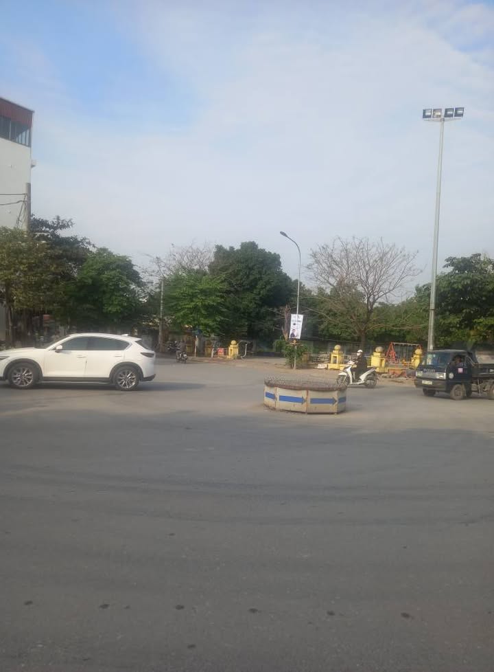 Bán đất mặt phố Tứ Hiệp 100m² giá 30 tỷ - Vị trí kinh doanh đắc địa!