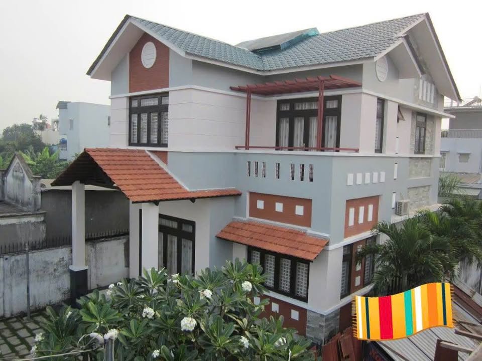 Nhà Khủng 200m² tại Bà Điểm Hóc Môn - Chỉ 8 tỷ, Sẵn sàng vào ở!