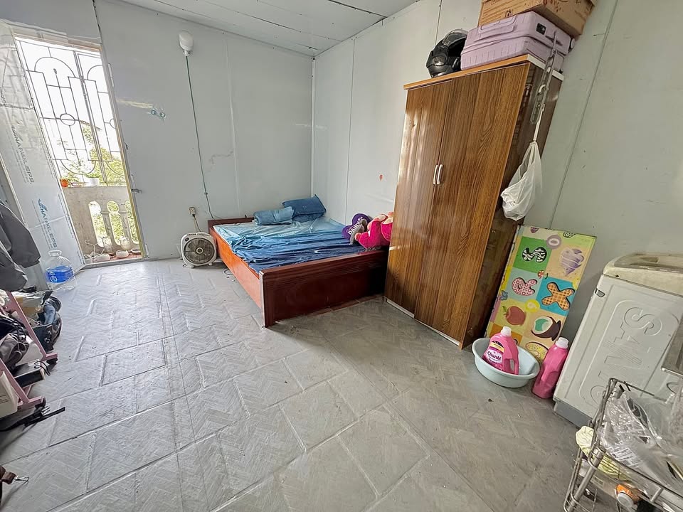 Phòng cho thuê 25m² tại 553 Giải Phóng, Hoàng Mai - Giá chỉ 2.3 triệu/tháng!