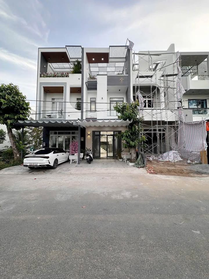 Nhà cho thuê 3 tầng đường D4, KDC Hồng Loan, Cái Răng, Cần Thơ - Giá chỉ 15 triệu/tháng!