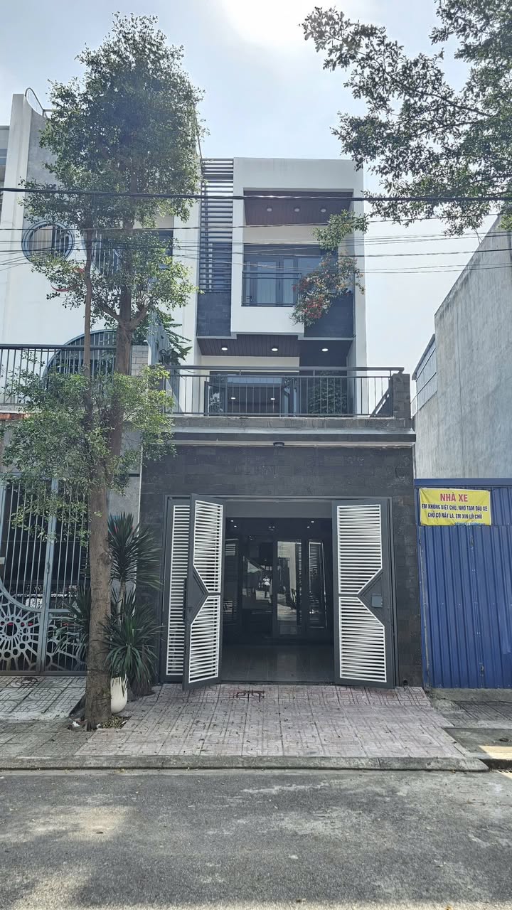 Nhà phố Tân Bình Dĩ An 84,5m² giá 5,5 tỷ - Sổ hồng riêng, nội thất đầy đủ!