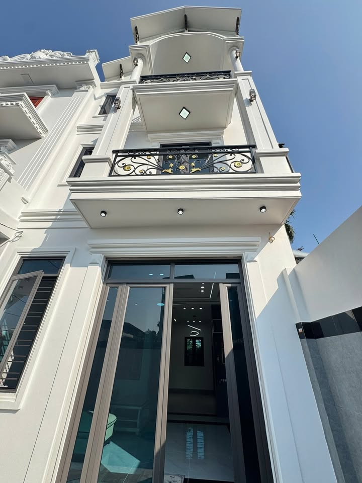 Nhà 3 tầng độc lập Đặng Cương, 45m² giá 2,7 tỷ - Ô tô đỗ cửa thoải mái!