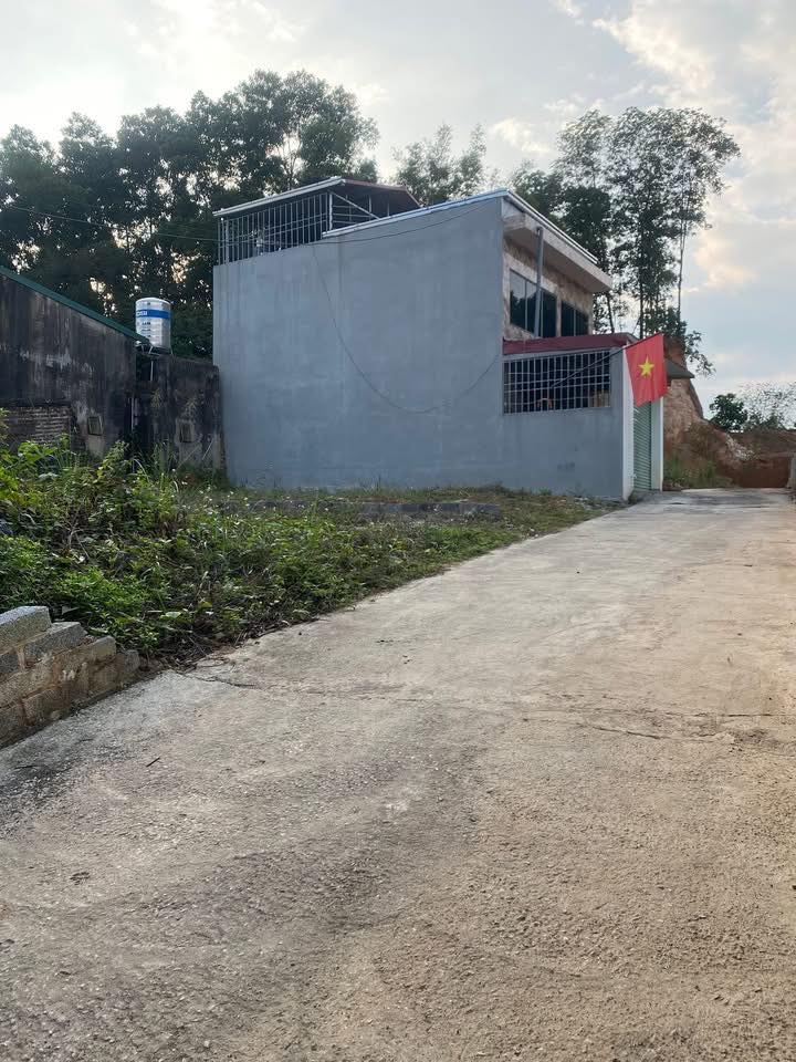 Bán lô đất 2 mặt tiền tại Phường Quán Triều, 90m² - Sổ đỏ chính chủ, vị trí đẹp!