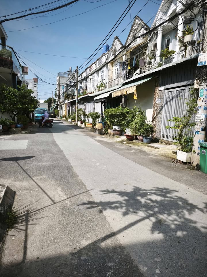 Nhà 2 tầng Phạm Thị Giây, Q12 - Diện tích 81m² giá 4 tỷ - Mặt tiền hẻm rộng rãi!