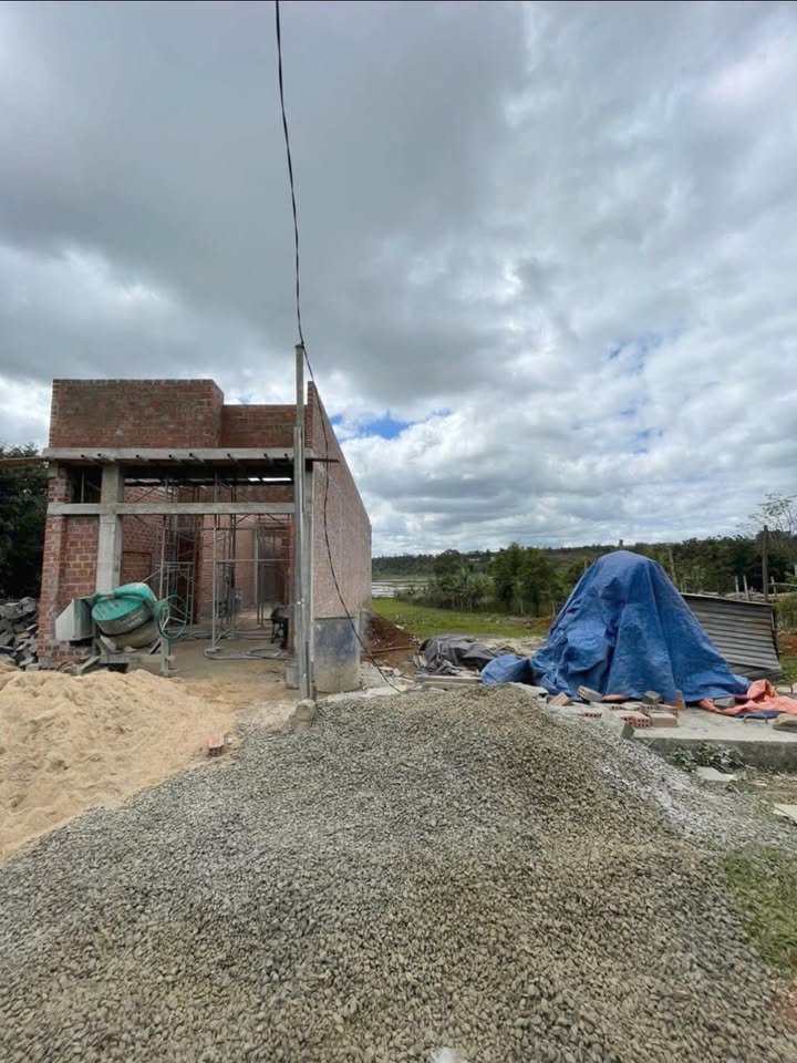 Nhà cấp 4 hẻm 230 Nguyễn Chí Thanh, Pleiku, 130m² giá 1.75 tỷ - Sân ô tô trong nhà!