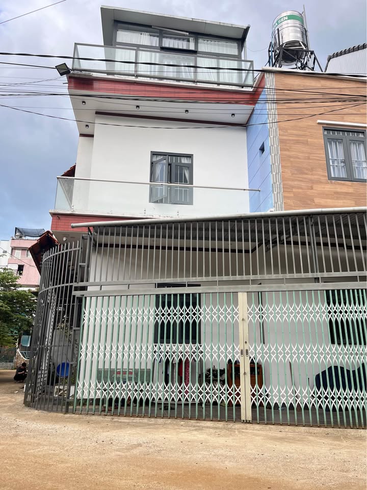 Nhà 2 mặt tiền hẻm 88 Quang Trung Bảo Lộc 83m² giá 2.5 tỷ - Vị trí đẹp, tiện ích đầy đủ!