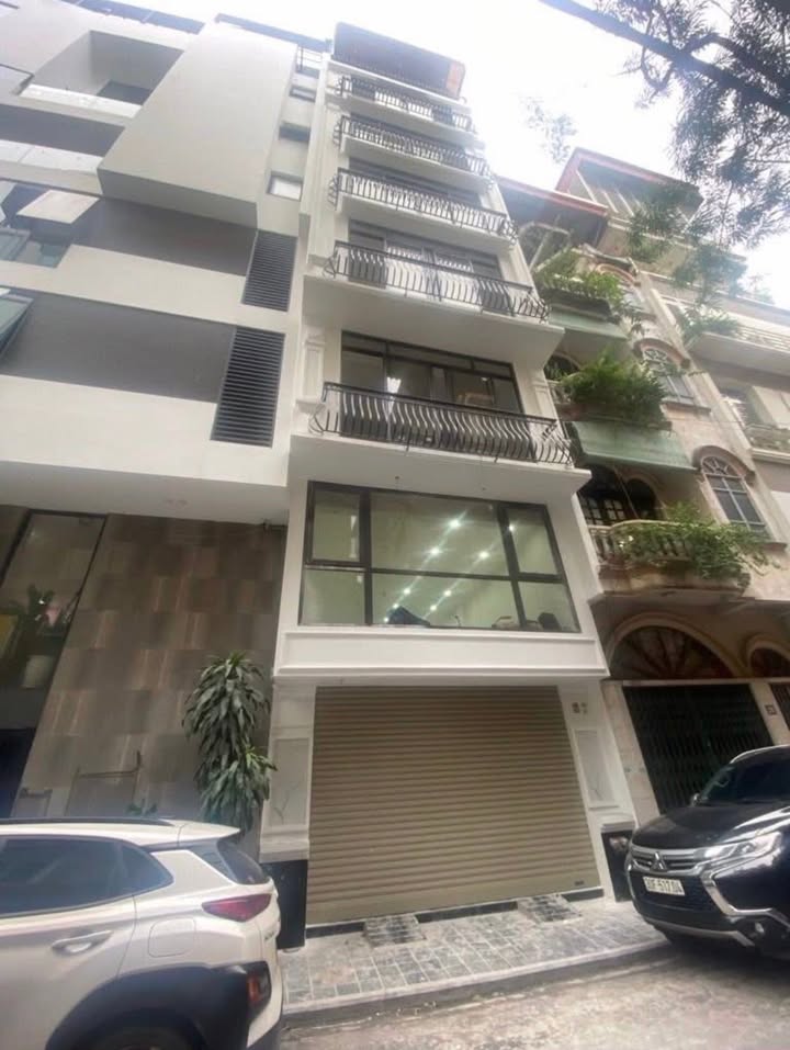 FrontHouse Mạc Thái Tổ 55m² giá 33.8 tỷ - Kinh doanh sầm uất ngay mặt phố!