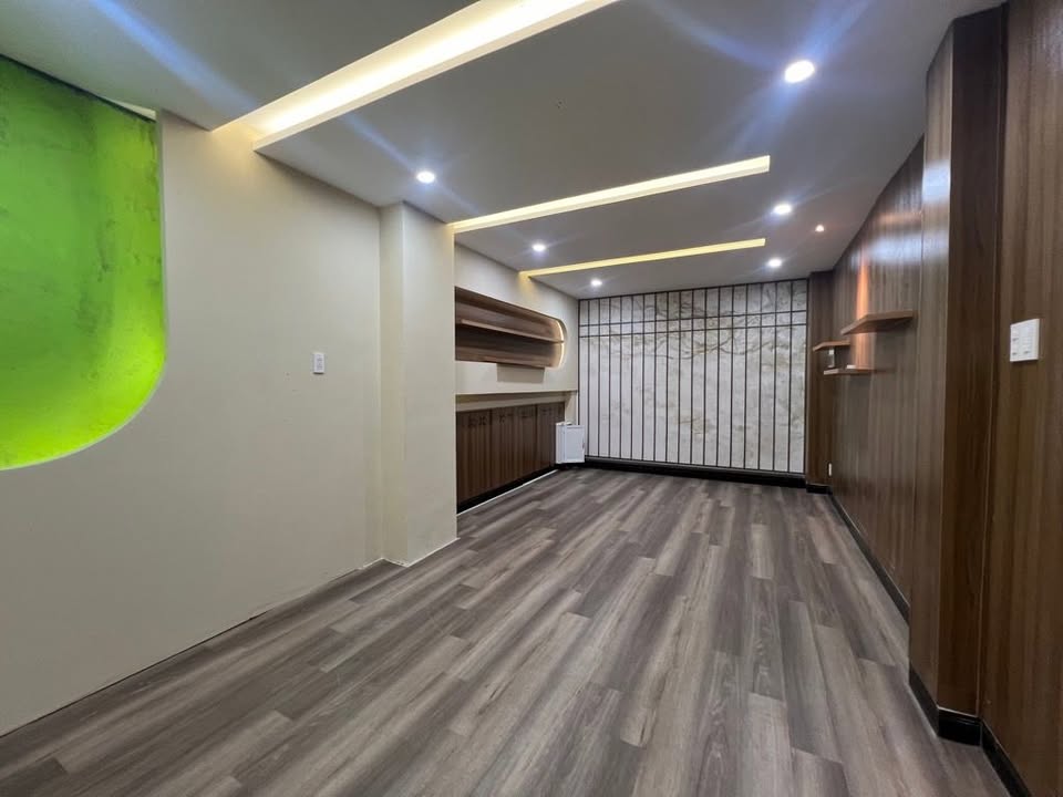 Nhà mặt tiền Nguyễn Trọng Tuyển, Phú Nhuận 64m² giá 18 tỷ - Đầu tư sinh lời ngay!