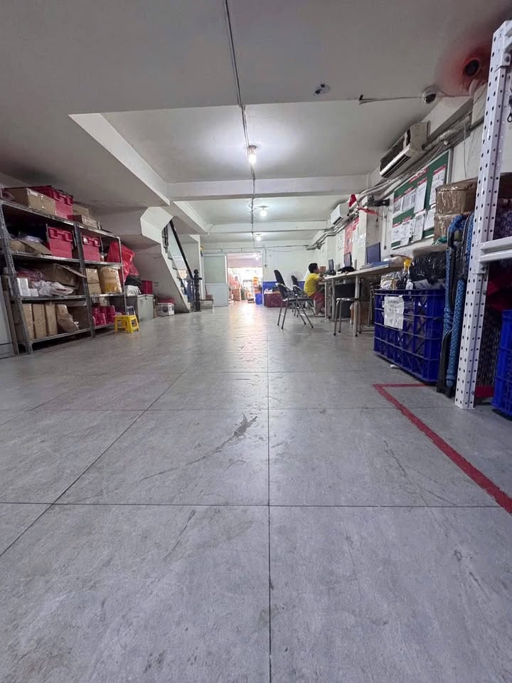 Nhà nguyên căn mặt tiền Gò Ô Môi, quận 7 - 3PN, giá 32 triệu/tháng - Đỗ xe hơi tận cửa!