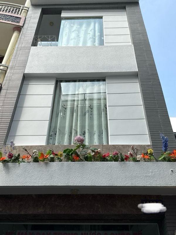 Nhà phố Trường Sa Quận 3 42m² giá 8.79 tỷ - Vị trí kinh doanh đắc địa!