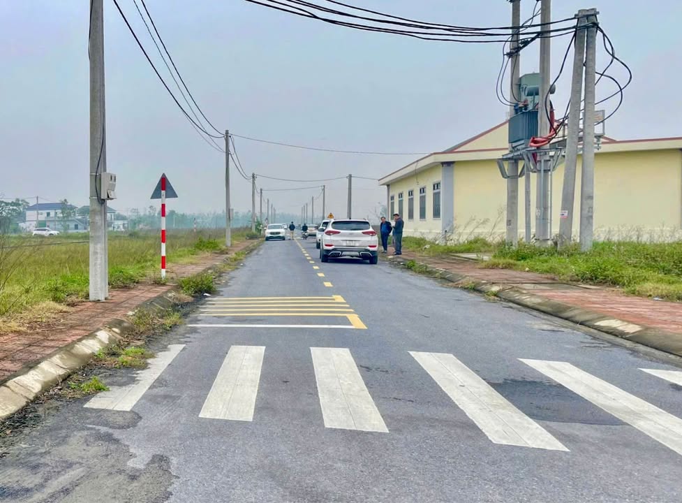 Đất đấu giá xóm 1 Nghi Phong 185m² giá 5.4 tỷ - Đường nhựa rộng rãi, vị trí đẹp!