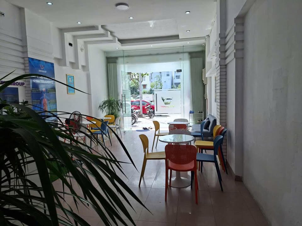 Nhà cho thuê 4 tầng mặt tiền 30 Tháng 4, Đà Nẵng - Phù hợp làm văn phòng công ty!