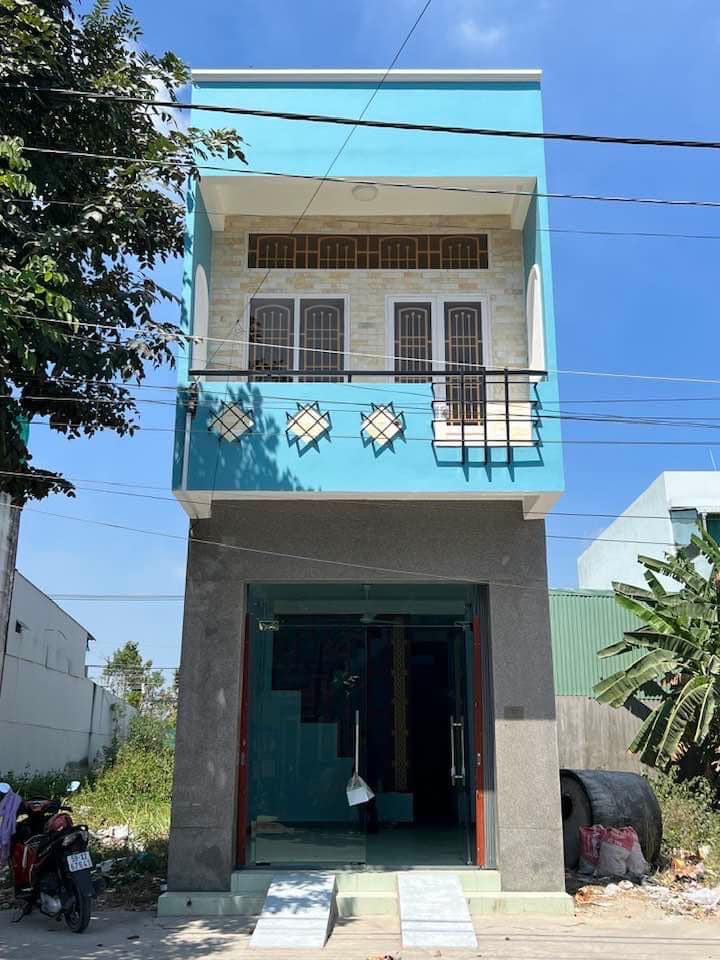 Nhà phố 68m² tại thị trấn Thủ Thừa - Giá chỉ 2.3 tỷ, cơ hội đầu tư tốt!