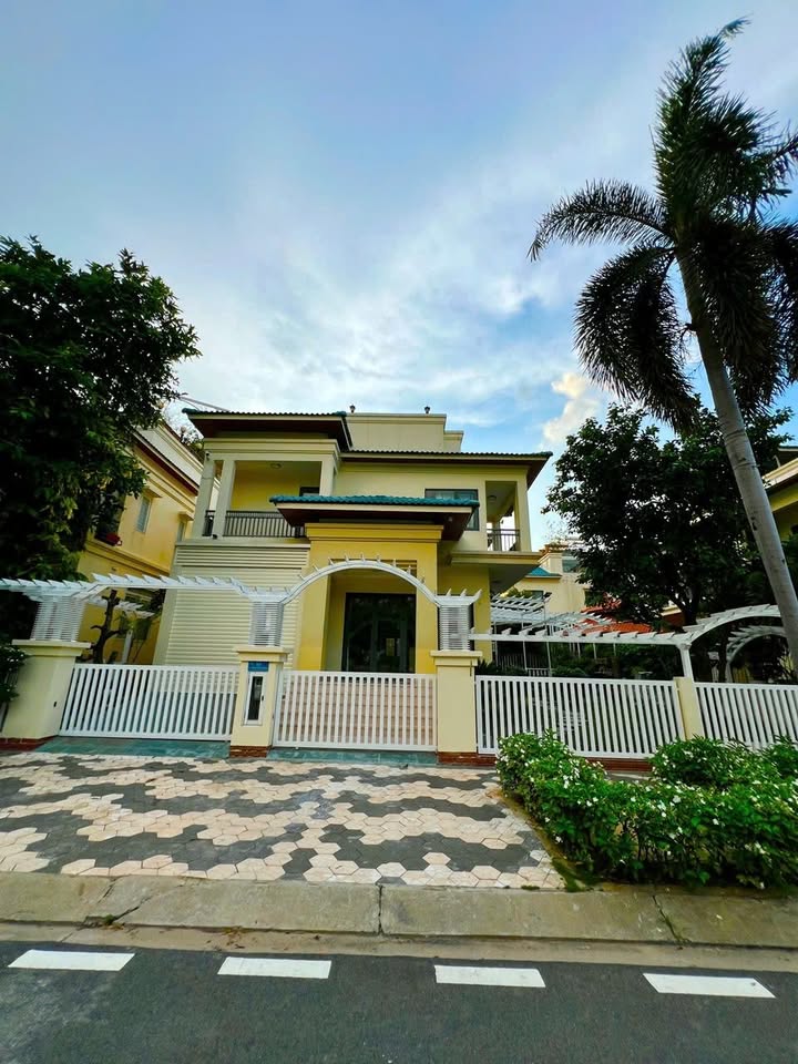 Cho thuê biệt thự ven sông Senturia 450m² giá 35 triệu - Không gian sống lý tưởng!