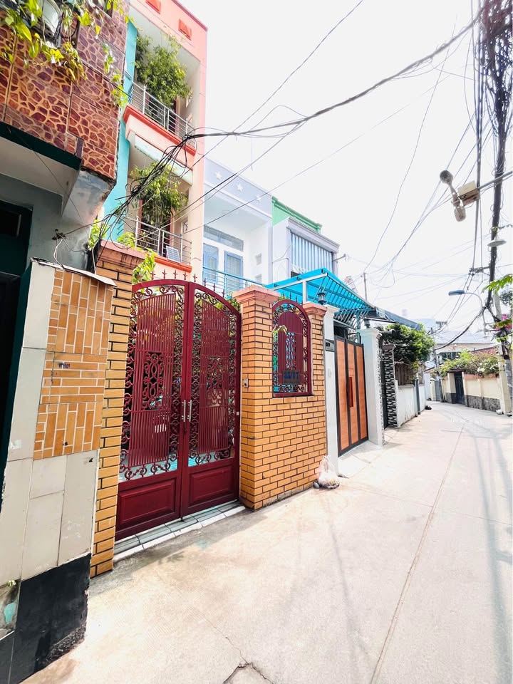 Nhà phố Phan Xích Long 82m² giá 10 tỷ - Nội thất gỗ cao cấp, hẻm an ninh!