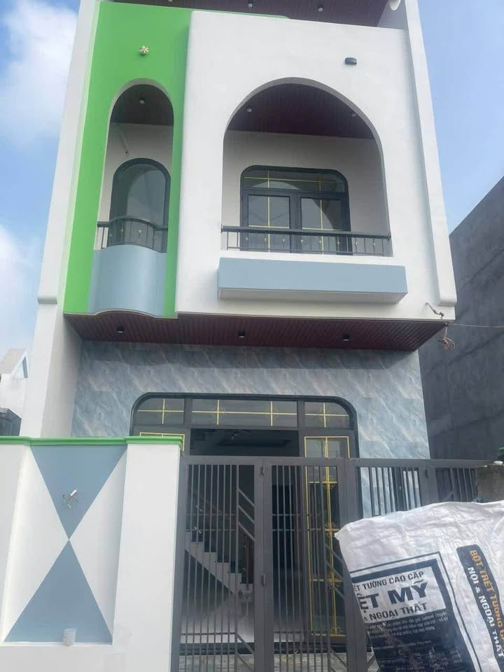 Nhà 1 trệt 1 lầu tại Long Thượng, Cần Giuộc 143m² giá 2.35 tỷ - Gần chợ, tiện ích đầy đủ!