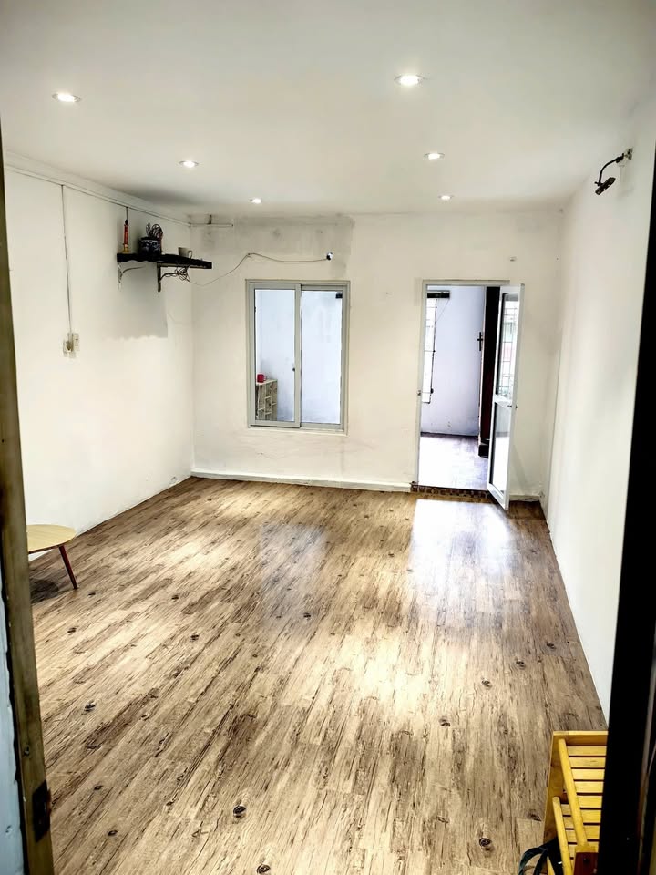 Cho thuê nhà tập thể K1 Giảng Võ 50m² giá 6.5 triệu - Không gian thoáng mát