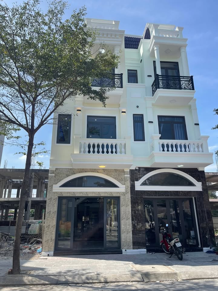 Nhà phố đẹp tại KDC Icon Central, Dĩ An, 64m² giá chỉ 5.5 tỷ - Đón Tết rạng ngời!