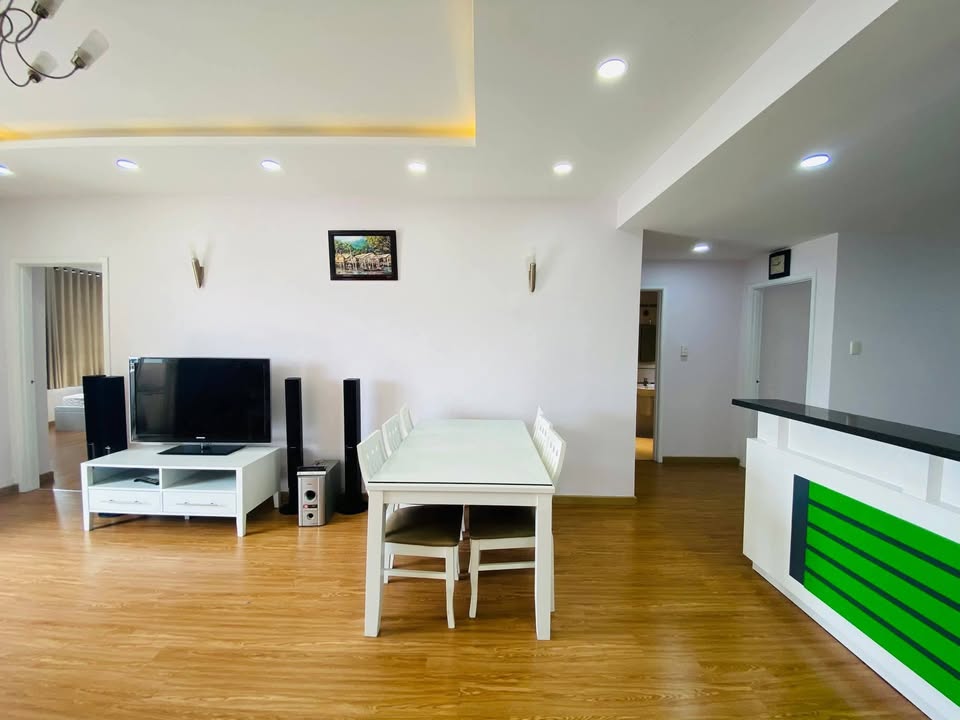 Căn hộ Hùng Vương Plaza Q5 132m² giá 8.8 tỷ - Tầng cao view đẹp