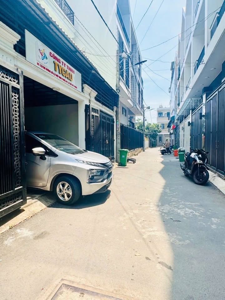 Nhà 4 Tầng - Hiệp Bình Phước - 69m² - Giá 6.5 Tỷ - Ô Tô Vào Tận Nhà!