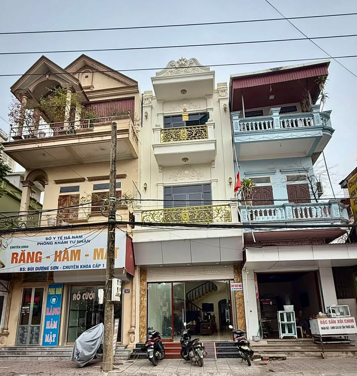 Nhà cho thuê 3 tầng tại đường Trần Hưng Đạo, Vĩnh Trụ, Lý Nhân - Miễn phí tiền nhà tháng đầu!