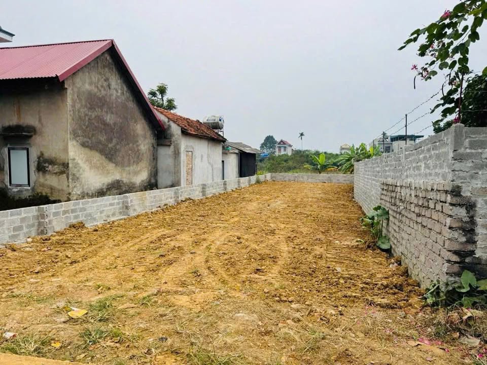 Đất Yên Bài, Ba Vì 204m² giá 2 tỷ - Vị trí gần trung tâm, thuận tiện cho đầu tư!