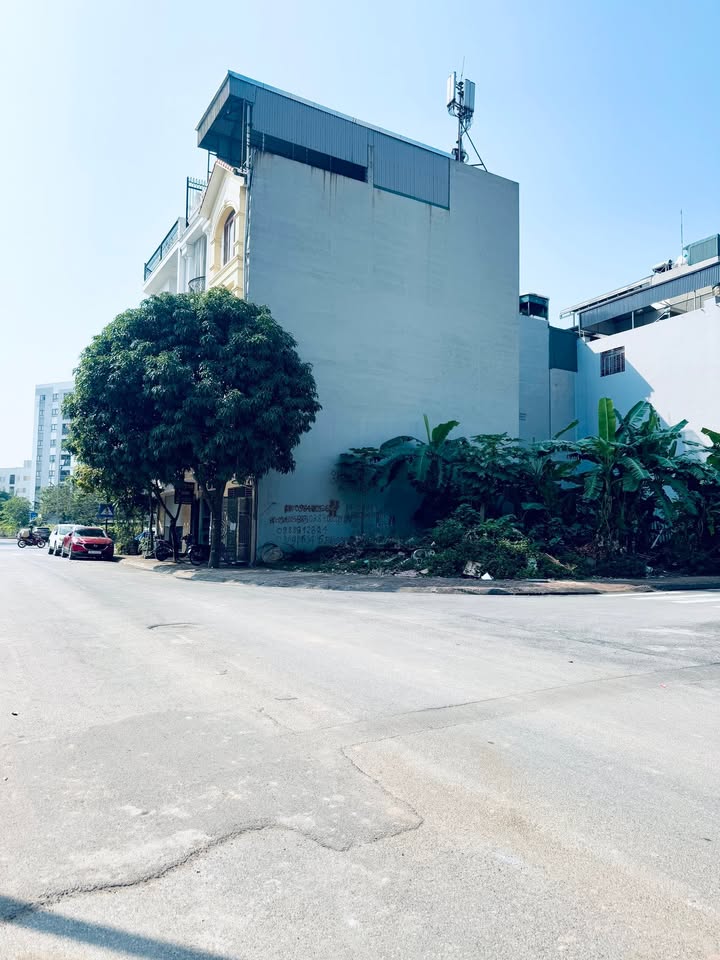 Nhà góc TĐC Giang Biên 90m² giá 2 tỷ - Vị trí đắc địa cho kinh doanh!