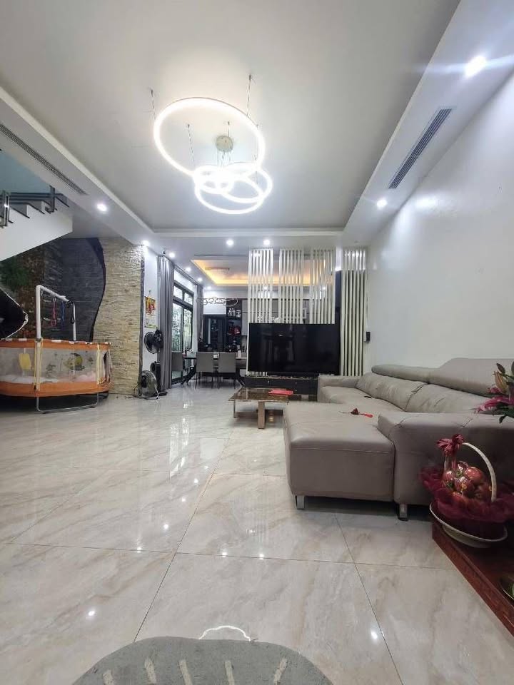 Nhà phố Yên Phụ 140m², 4 tầng, mặt tiền 7,2m - Đầu tư sinh lời ổn định!