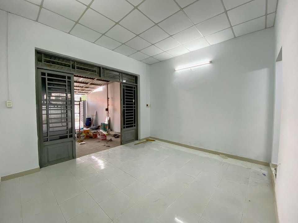 Nhà nguyên căn Tân Bình 90m² giá 8 triệu - Nhà mới, thuận tiện đi lại!