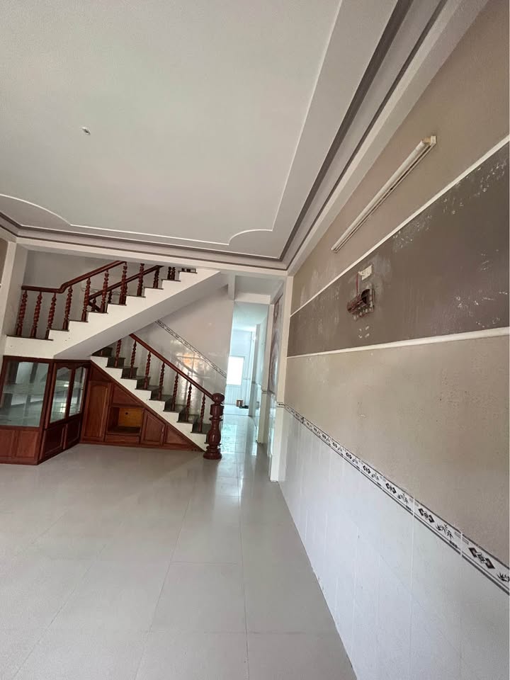 Nhà cho thuê Hòn Xện Nha Trang 3PN giá 6.5 triệu - Ô tô đậu trước nhà!