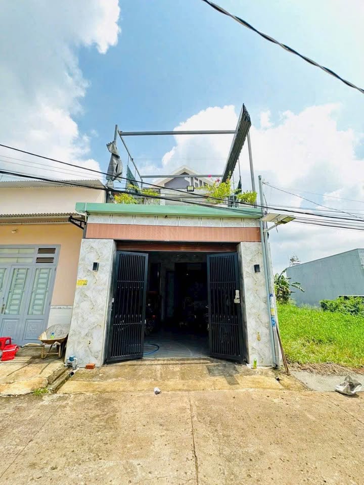 Nhà gác lửng Bảo Vinh, Long Khánh 110m² giá 2.25 tỷ - Thiết kế tiện nghi, sổ đỏ chính chủ!