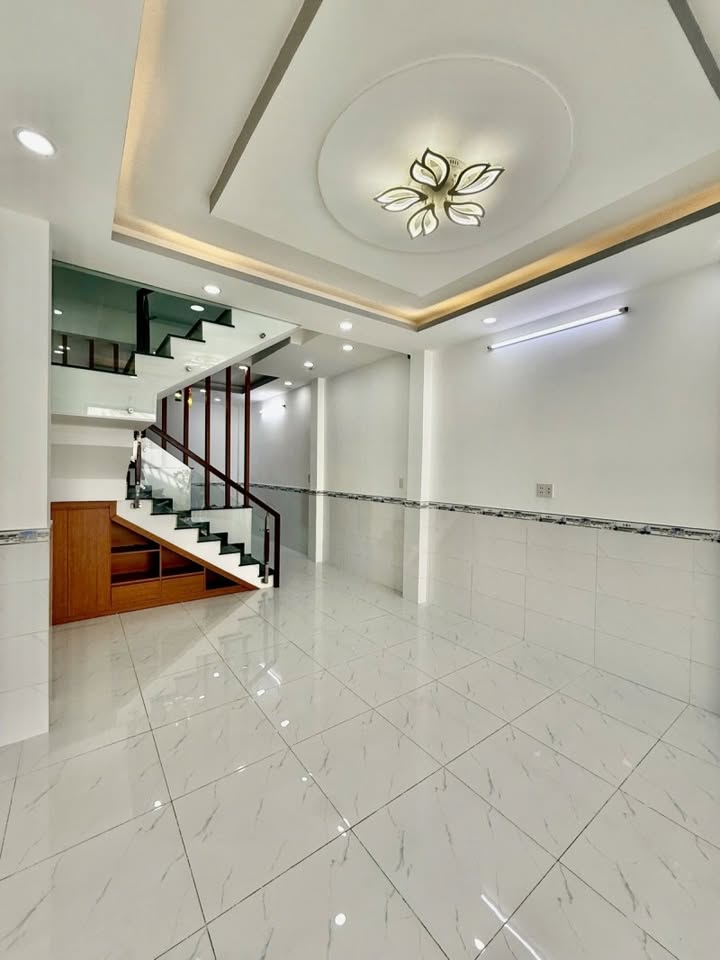 Nhà trệt lầu Cống Lỡ, Tân Bình 46m² giá 4.99 tỷ - Đẹp như mới, sổ hồng riêng!