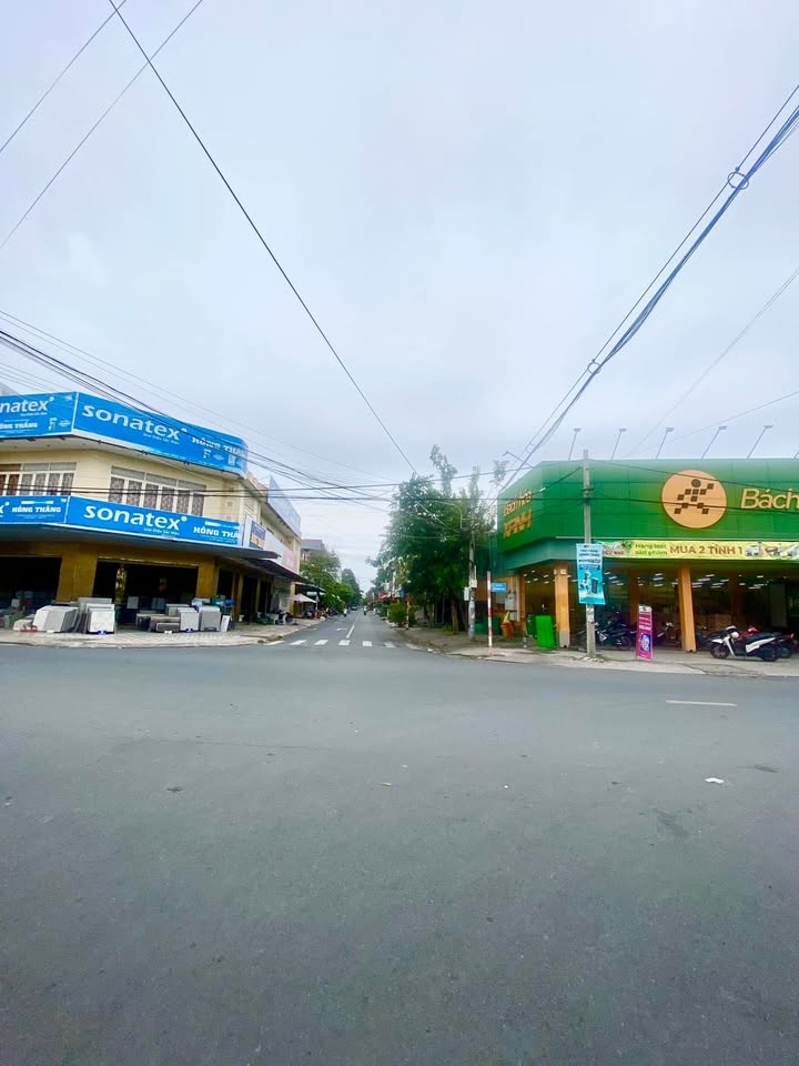 Nhà phố Hồng Ngự 180m² giá chỉ 100 triệu - Cơ hội đầu tư tuyệt vời!