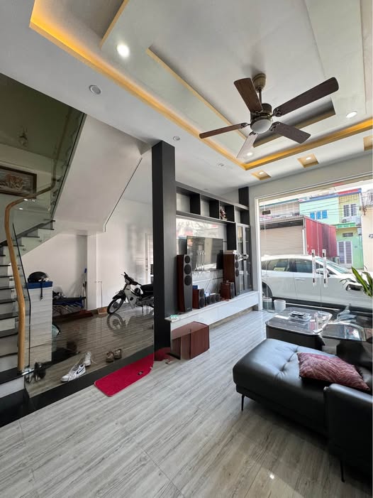 Nhà 3 tầng đường Trung Lực, Hải Phòng 61m² giá 5.5 tỷ - Thiết kế hiện đại, oto đỗ cửa!