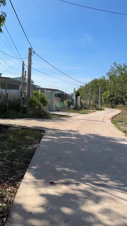 Nhà bán tại khu phố 9, phường Minh Hưng, 375m² chỉ 1.3 tỷ - Nhà mới, gần tiện ích!