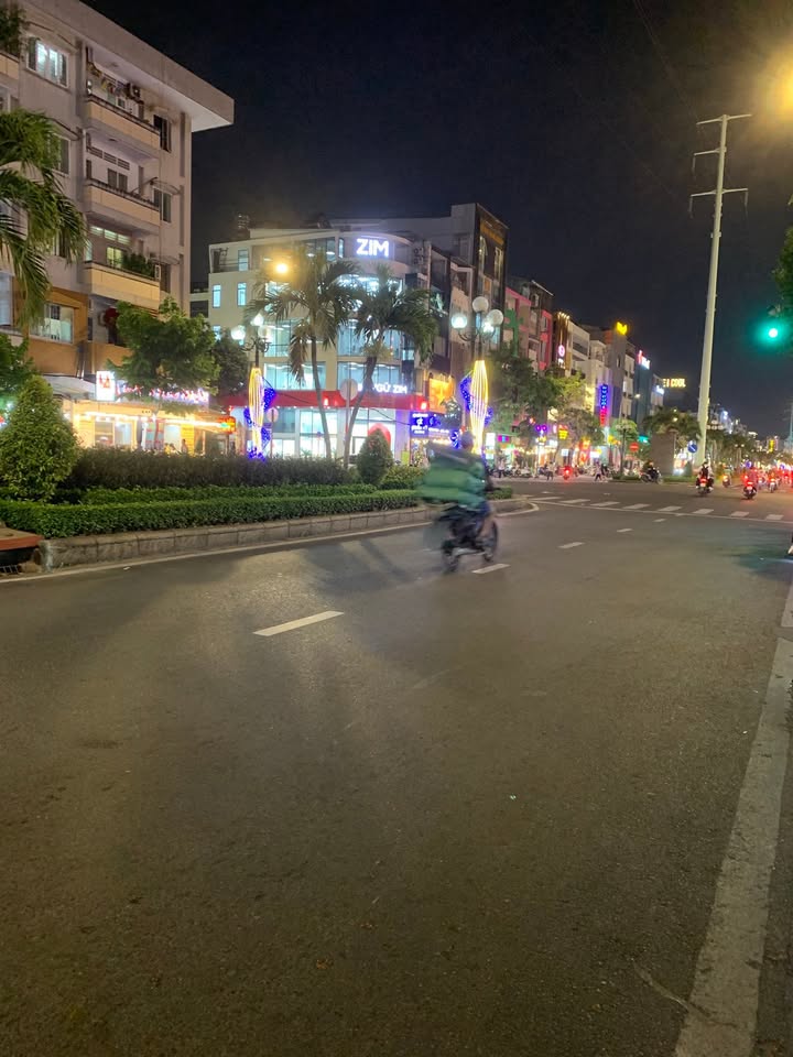 Nhà Phú Nhuận 50m² giá 11.5 tỷ - Khu ẩm thực sầm uất gần trung tâm!